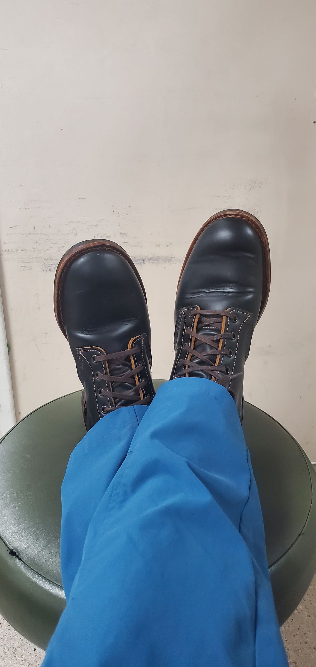 Photo by Jamesv on November 2, 2025 of the Red Wing Beckman Flatbox in S.B. Foot Black Klondike.