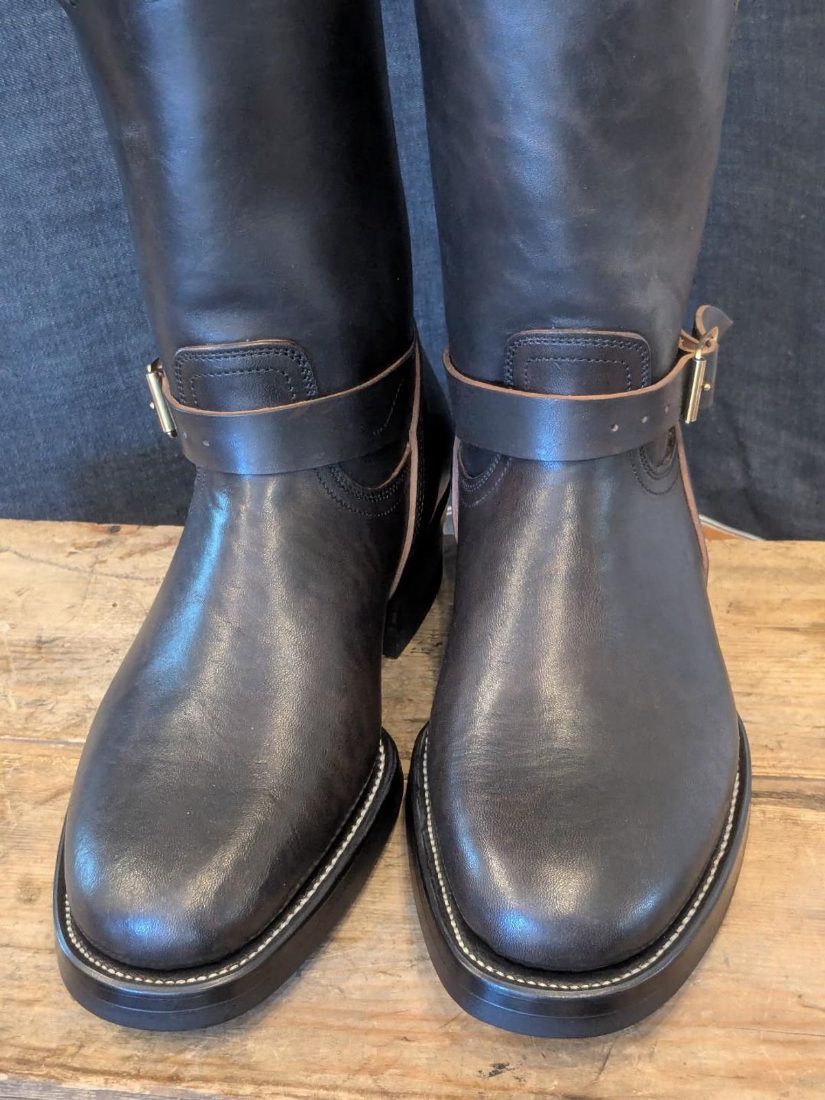 Photo by bigorangeduck on April 16, 2026 of the Unsung U 22-2 Engineer Boot in Maryam Natural Horsebutt Overdyed Black.