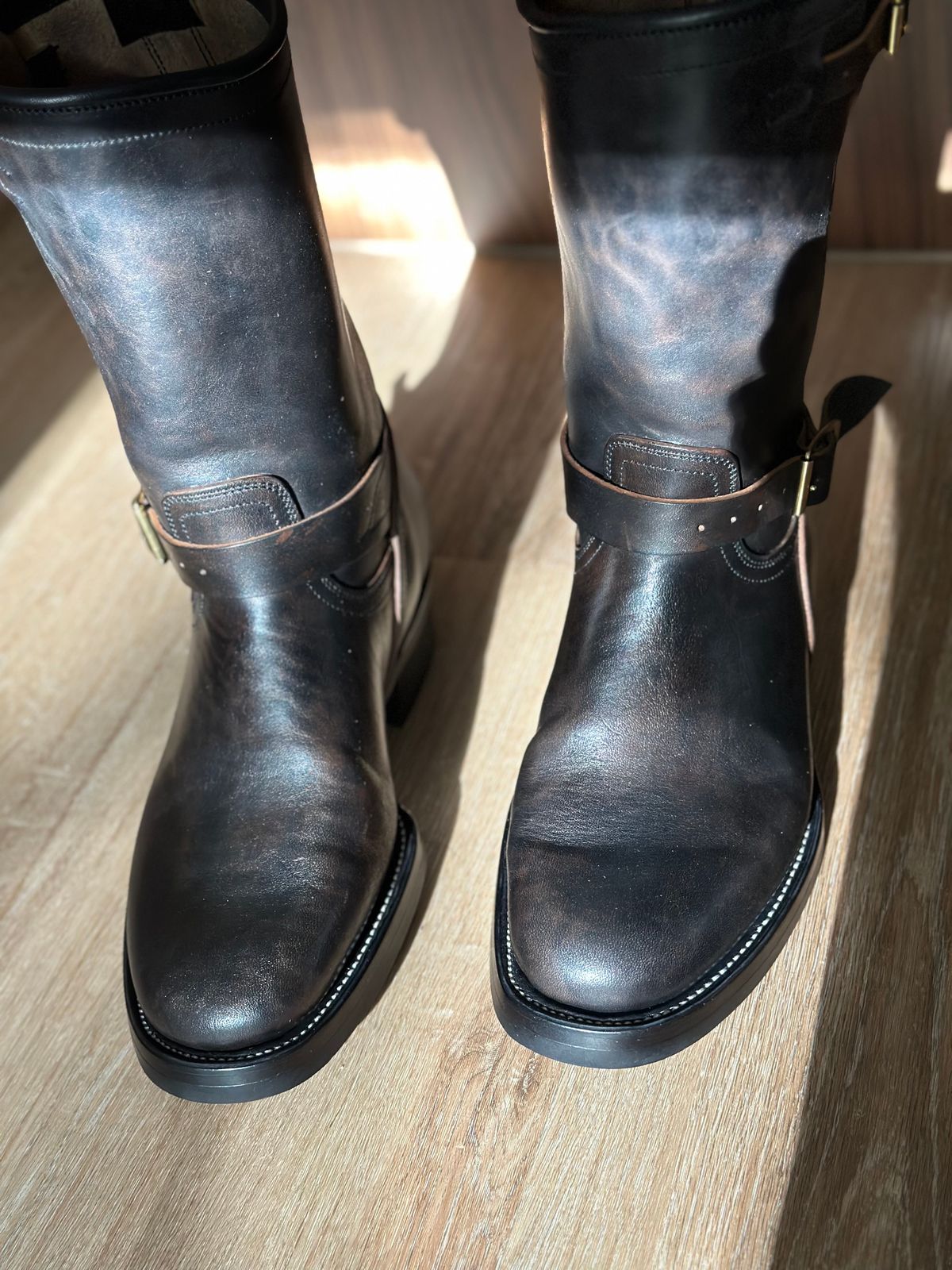 Photo by bigorangeduck on May 18, 2026 of the Unsung U 22-2 Engineer Boot in Maryam Natural Horsebutt Overdyed Black.