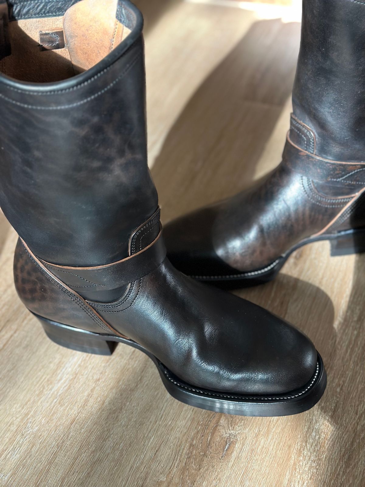 Photo by bigorangeduck on May 18, 2026 of the Unsung U 22-2 Engineer Boot in Maryam Natural Horsebutt Overdyed Black.