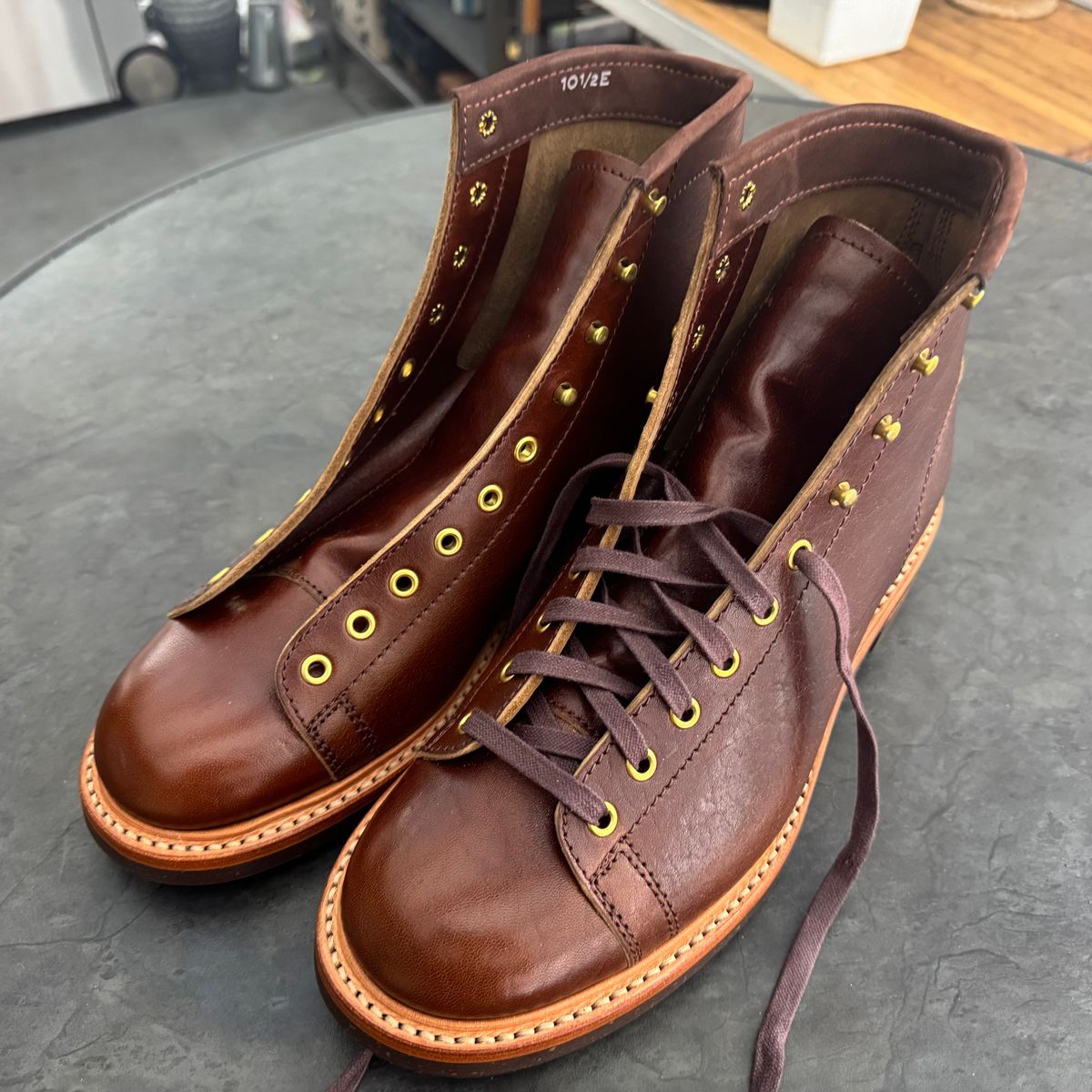 Photo by fromdusktilldusk on February 9, 2025 of the John Lofgren Monkey Boots in shinki hikaku horsebutt timber.