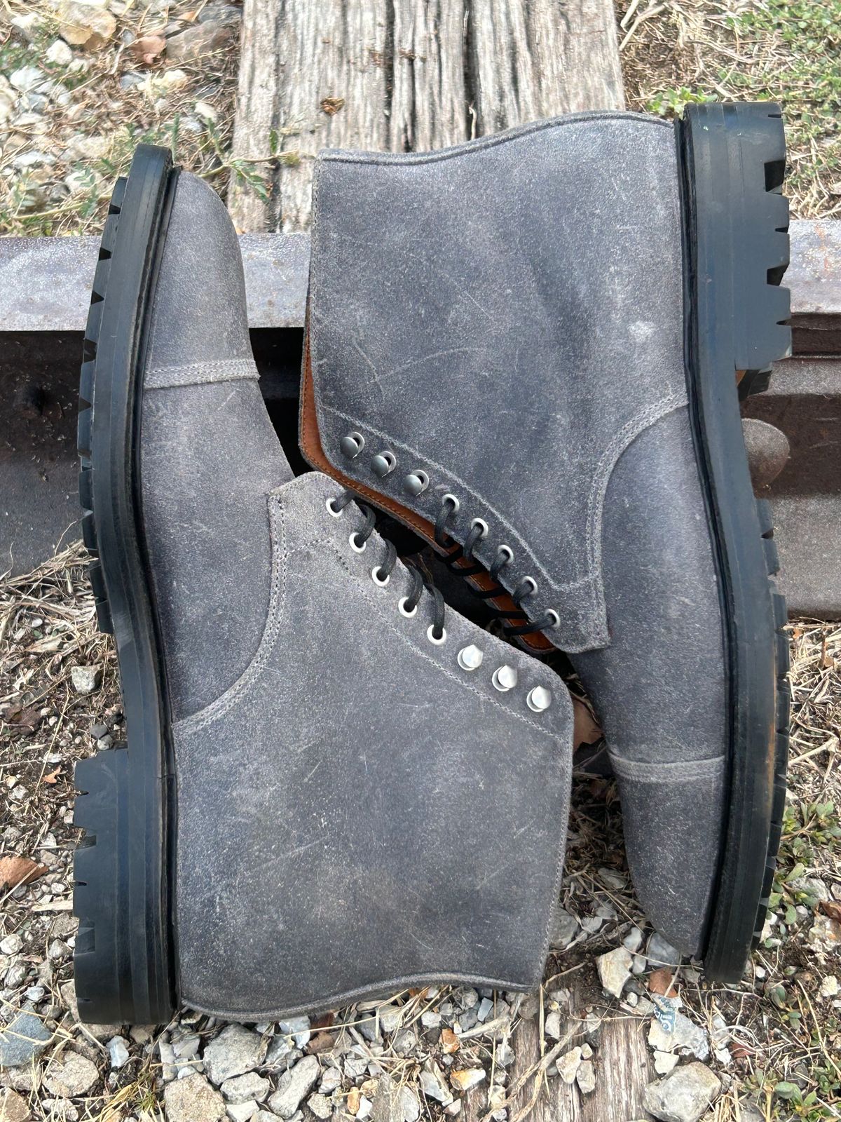 Photo by ramble_on on October 1, 2025 of the Grant Stone Cap Toe Boot in C.F. Stead Frost Waxed Commander.