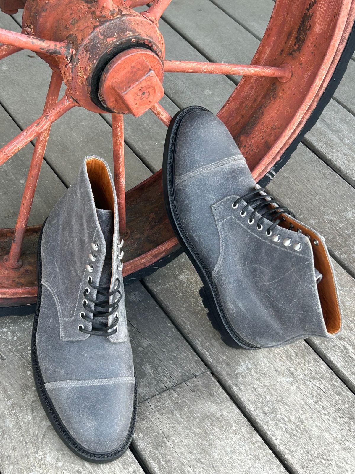 Photo by ramble_on on October 1, 2025 of the Grant Stone Cap Toe Boot in C.F. Stead Frost Waxed Commander.
