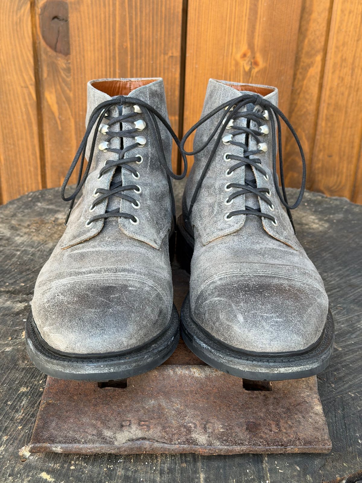 Photo by ramble_on on November 2, 2025 of the Grant Stone Cap Toe Boot in C.F. Stead Frost Waxed Commander.