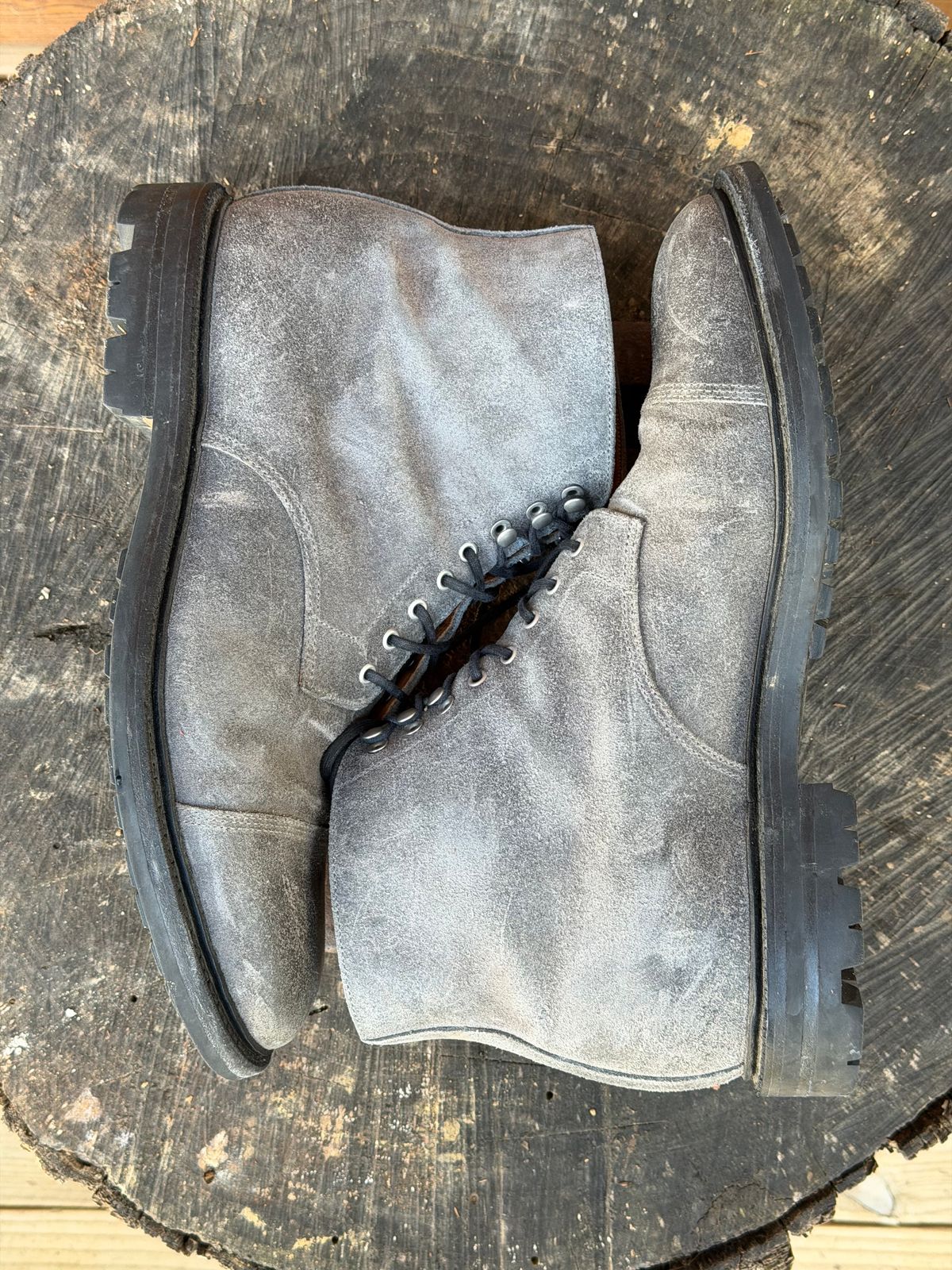 Photo by ramble_on on November 2, 2025 of the Grant Stone Cap Toe Boot in C.F. Stead Frost Waxed Commander.