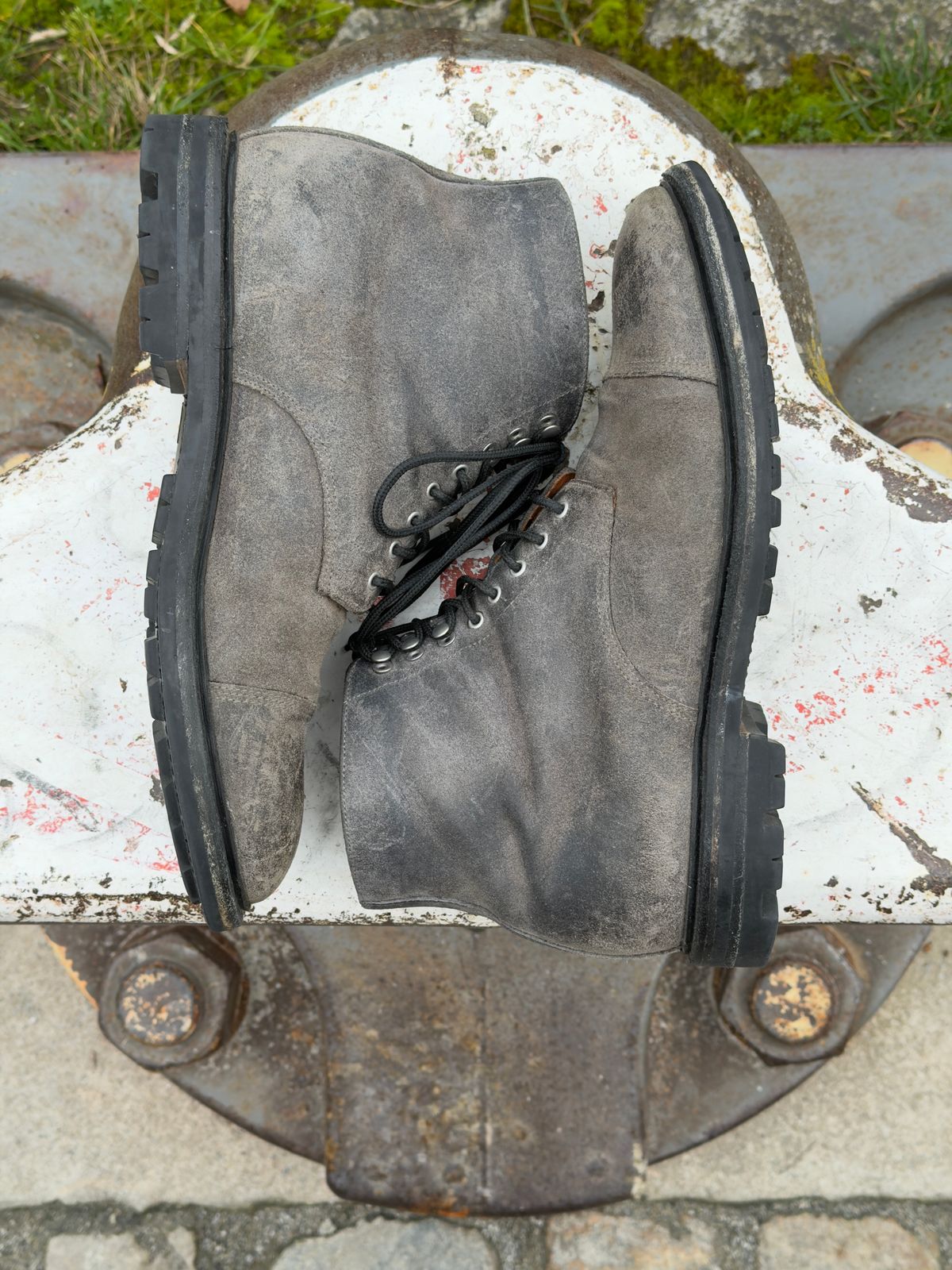 Photo by ramble_on on December 3, 2025 of the Grant Stone Cap Toe Boot in C.F. Stead Frost Waxed Commander.