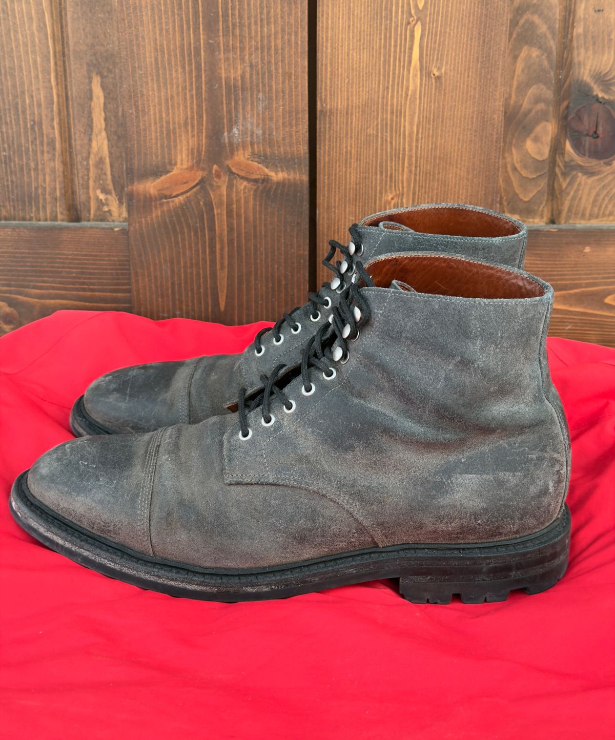 Photo by ramble_on on February 4, 2026 of the Grant Stone Cap Toe Boot in C.F. Stead Frost Waxed Commander.