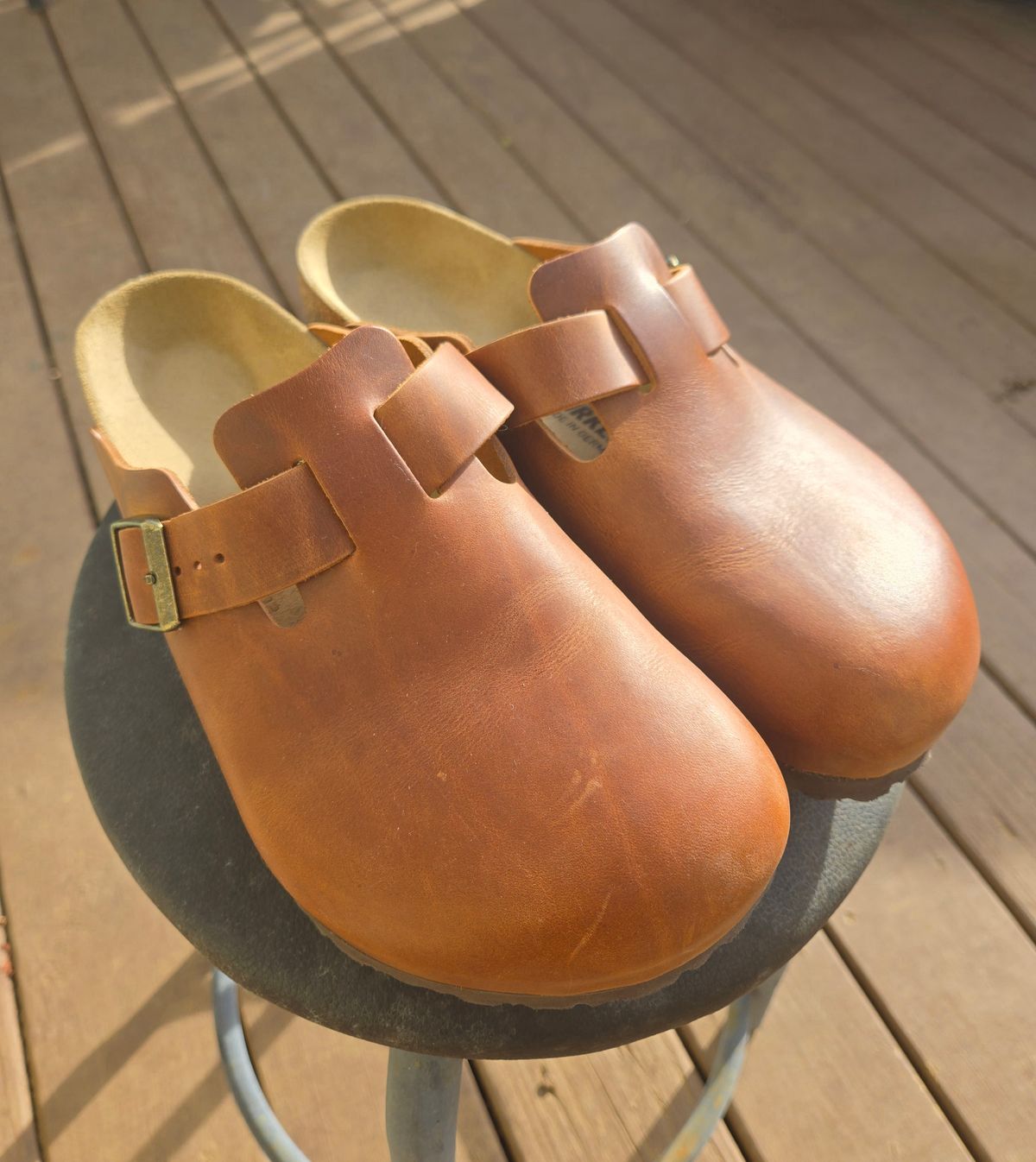 Photo by DrewsShoes on December 29, 2025 of the Birkenstock Boston in Cognac Oiled Leather.