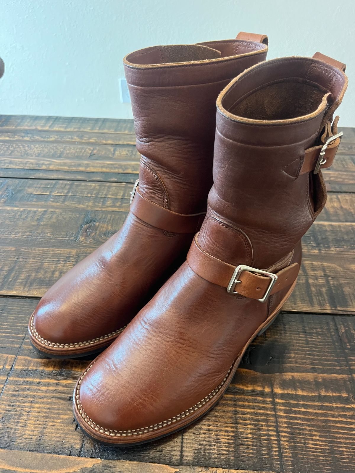 Photo by Gpittman9 on October 22, 2025 of the Viberg Engineer in Horween Crust Horsehide.