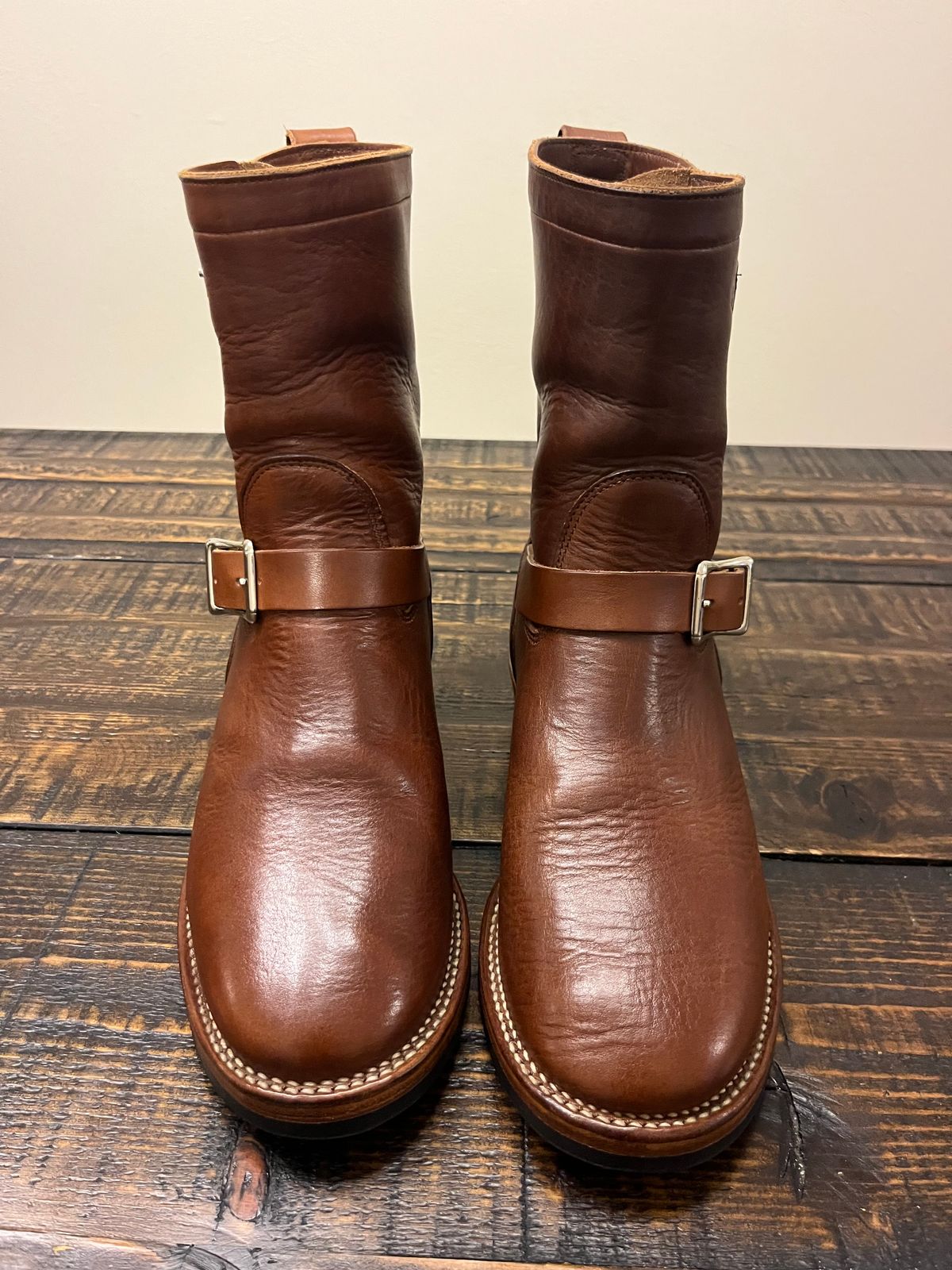 Photo by Gpittman9 on June 10, 2026 of the Viberg Engineer in Horween Crust Horsehide.