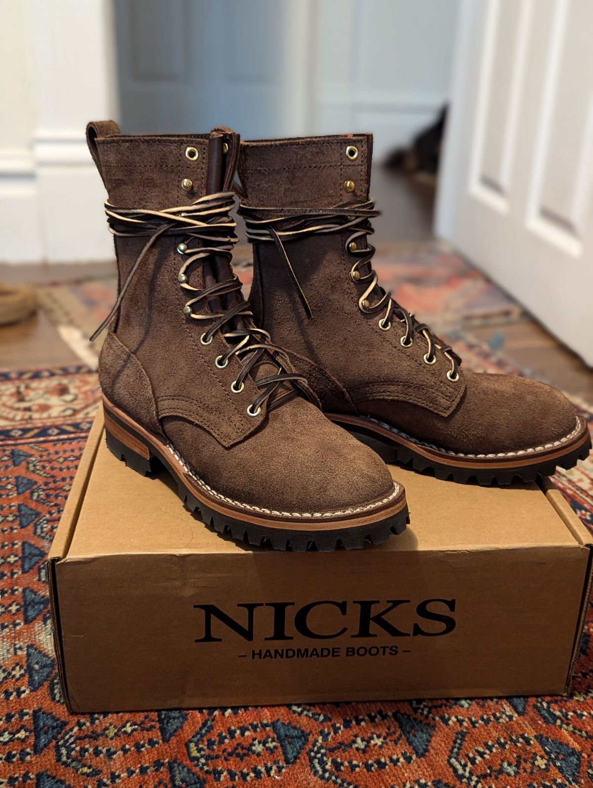 Photo by marlowjaywolf on June 30, 2024 of the Nicks Overlander in Seidel MaxSupport Walnut Roughout.