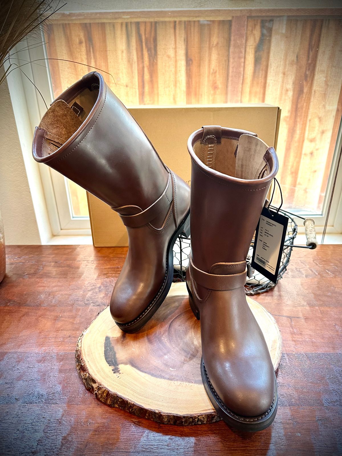 Photo by Suited_n_Booted on July 1, 2026 of the Attractions BILTBUCK Lot 444 in Brown Italian Horsebutt.
