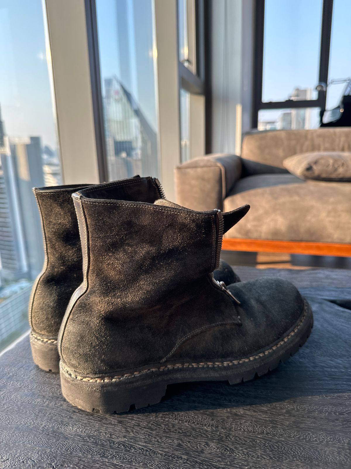 Photo by e_o on April 7, 2024 of the Guidi Nonnative x Undercover Center Zip Boots in Guidi Horse Roughout.