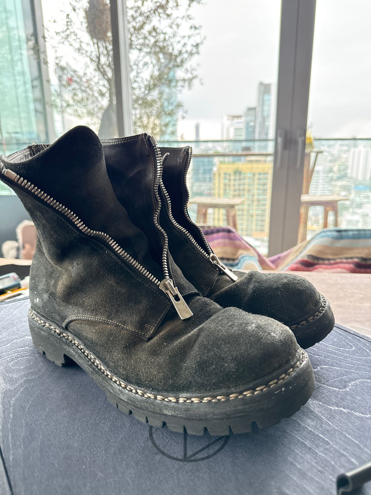 Photo by e_o on May 30, 2024 of the Guidi Nonnative x Undercover Center Zip Boots in Guidi Horse Roughout.