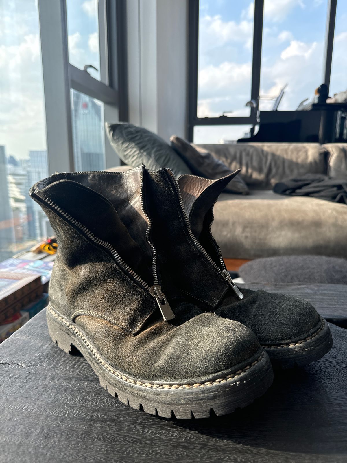 Photo by e_o on June 18, 2024 of the Guidi Nonnative x Undercover Center Zip Boots in Guidi Horse Roughout.