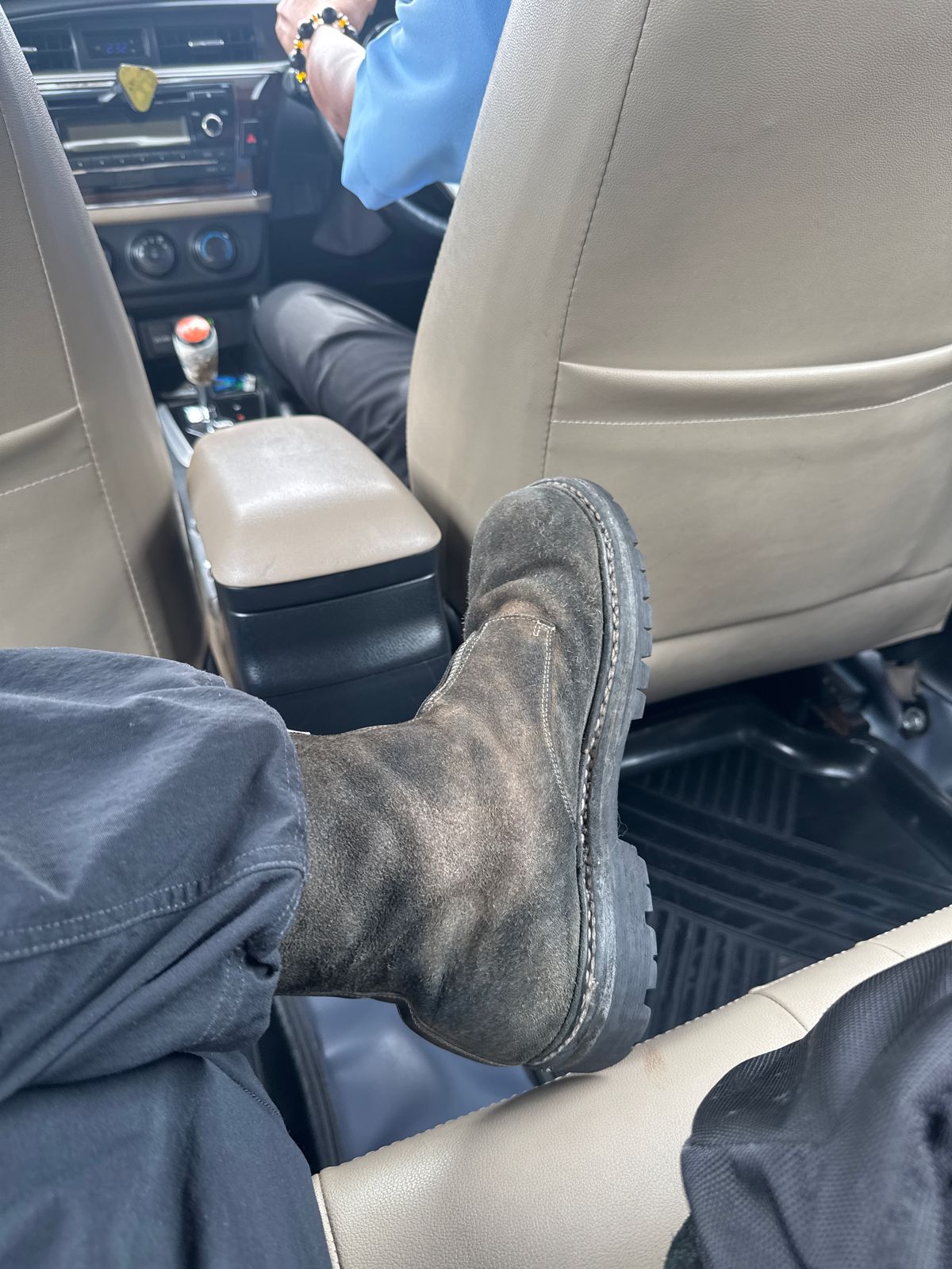 Photo by e_o on July 30, 2024 of the Guidi Nonnative x Undercover Center Zip Boots in Guidi Horse Roughout.