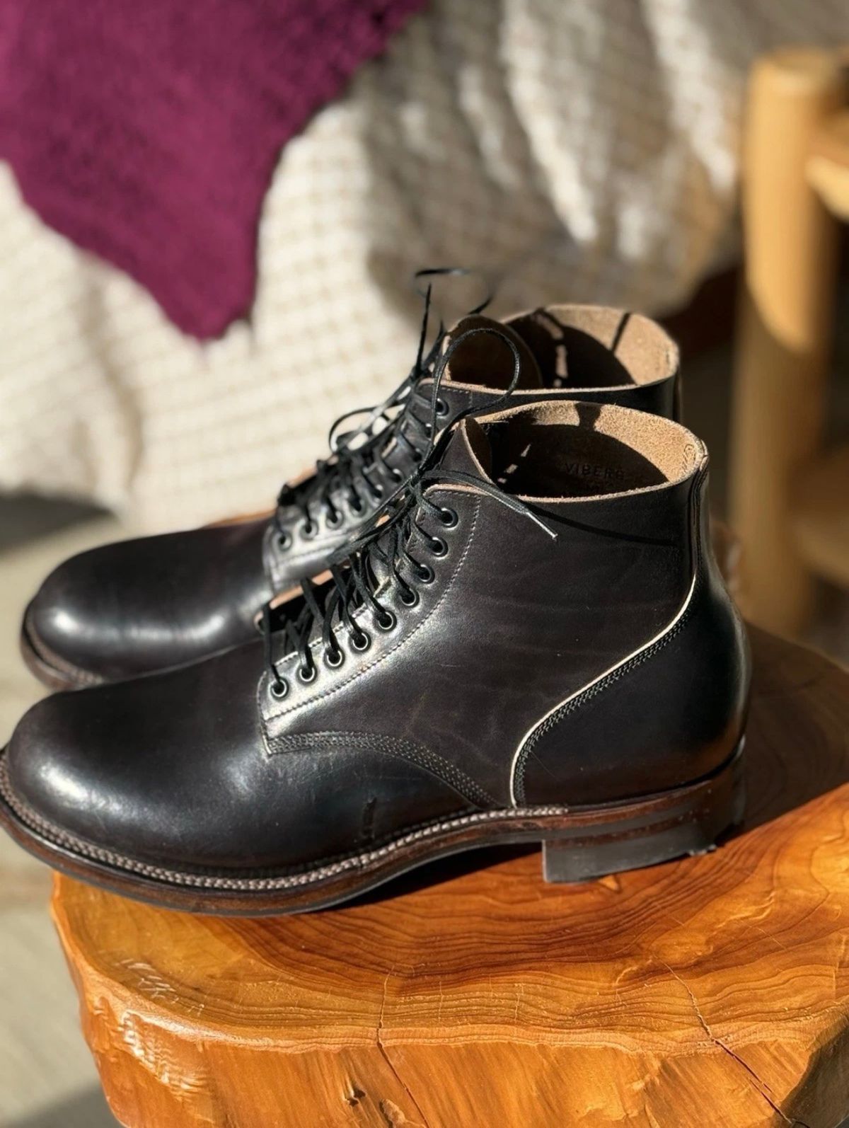 Photo by phantomboots on January 28, 2026 of the Viberg Service Boot in Maryam Black Teacore Horsebutt.