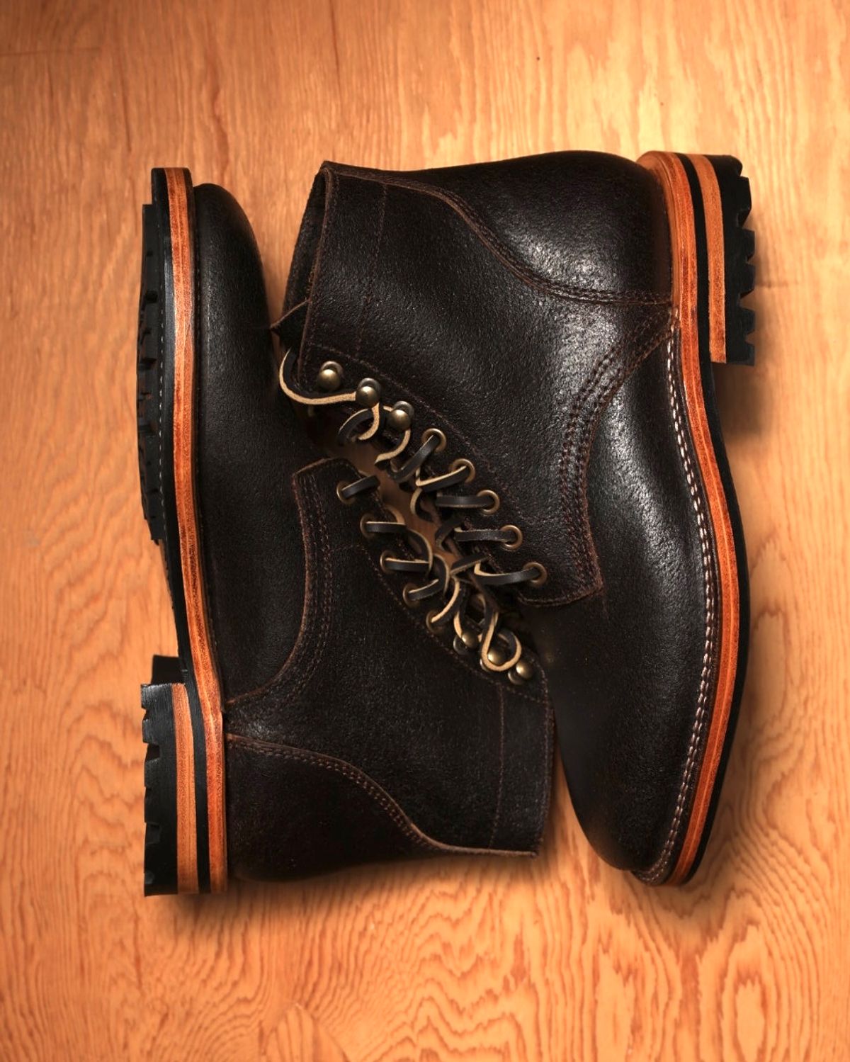 Photo by ScuffedUpKicks on October 1, 2024 of the Parkhurst The Allen in Horween Brown Waxed Flesh.