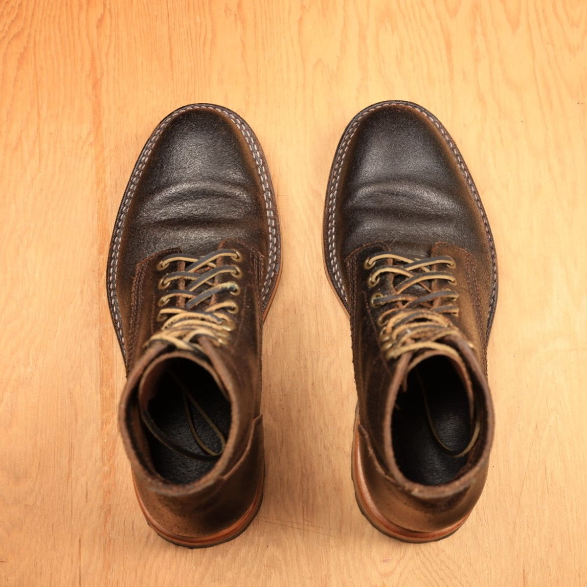 Photo by ScuffedUpKicks on December 1, 2024 of the Parkhurst The Allen in Horween Brown Waxed Flesh.