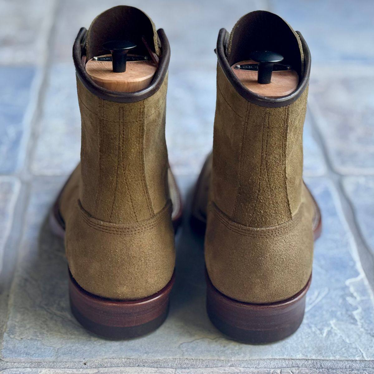 Photo by ScuffedUpKicks on October 1, 2025 of the Sobreiro Boots Estrella in Lo Stivale Natural Roughout.
