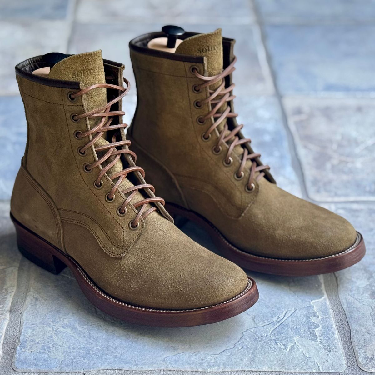 Photo by ScuffedUpKicks on October 1, 2025 of the Sobreiro Boots Estrella in Lo Stivale Natural Roughout.