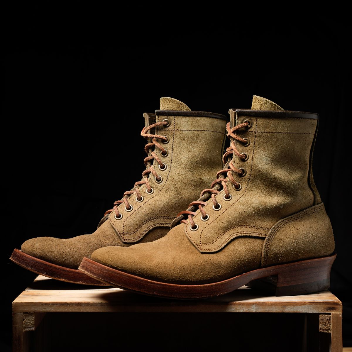 Photo by ScuffedUpKicks on November 6, 2025 of the Sobreiro Boots Estrella in Lo Stivale Natural Roughout.