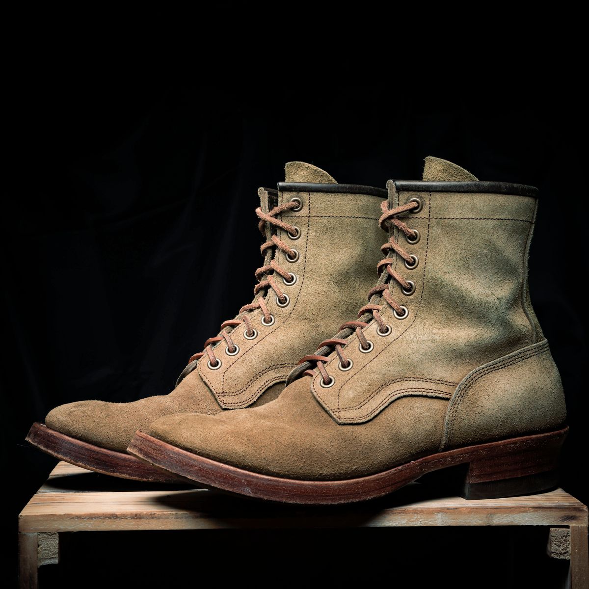 Photo by ScuffedUpKicks on December 3, 2025 of the Sobreiro Boots Estrella in Lo Stivale Natural Roughout.