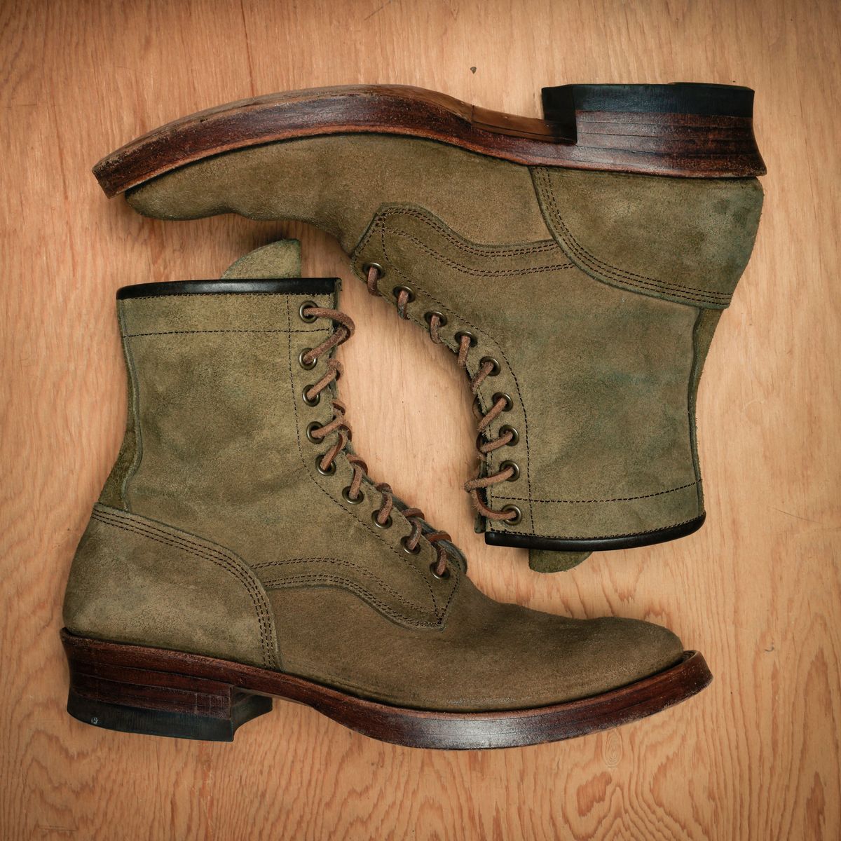 Photo by ScuffedUpKicks on December 3, 2025 of the Sobreiro Boots Estrella in Lo Stivale Natural Roughout.
