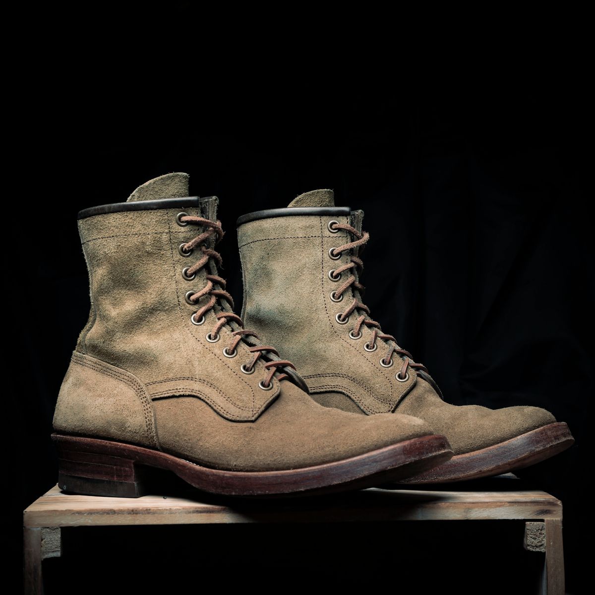 Photo by ScuffedUpKicks on December 3, 2025 of the Sobreiro Boots Estrella in Lo Stivale Natural Roughout.