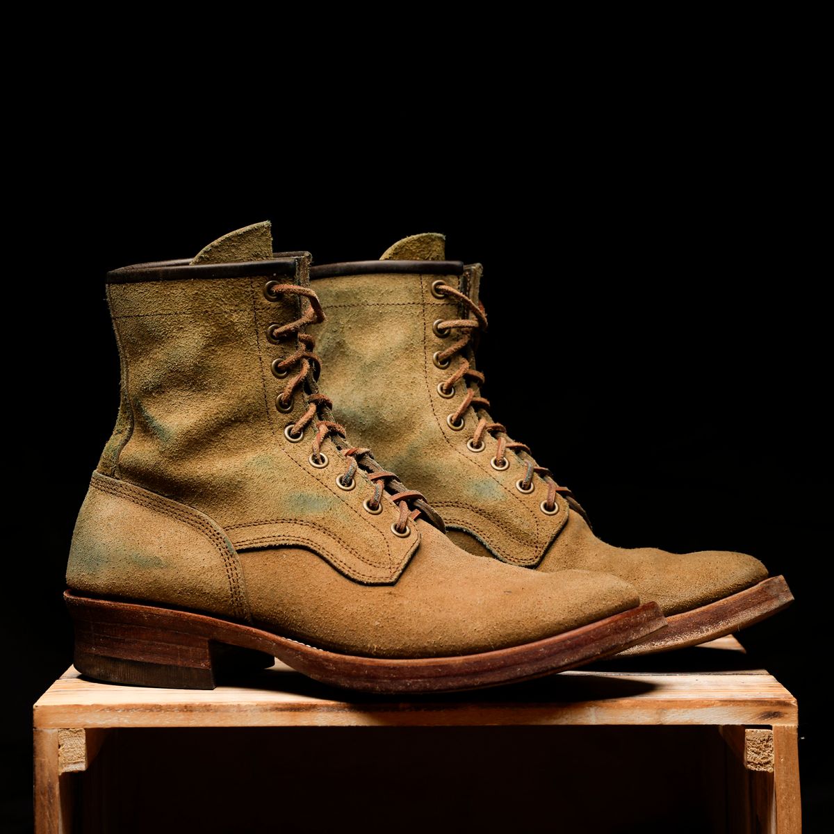 Photo by ScuffedUpKicks on February 5, 2026 of the Sobreiro Boots Estrella in Lo Stivale Natural Roughout.