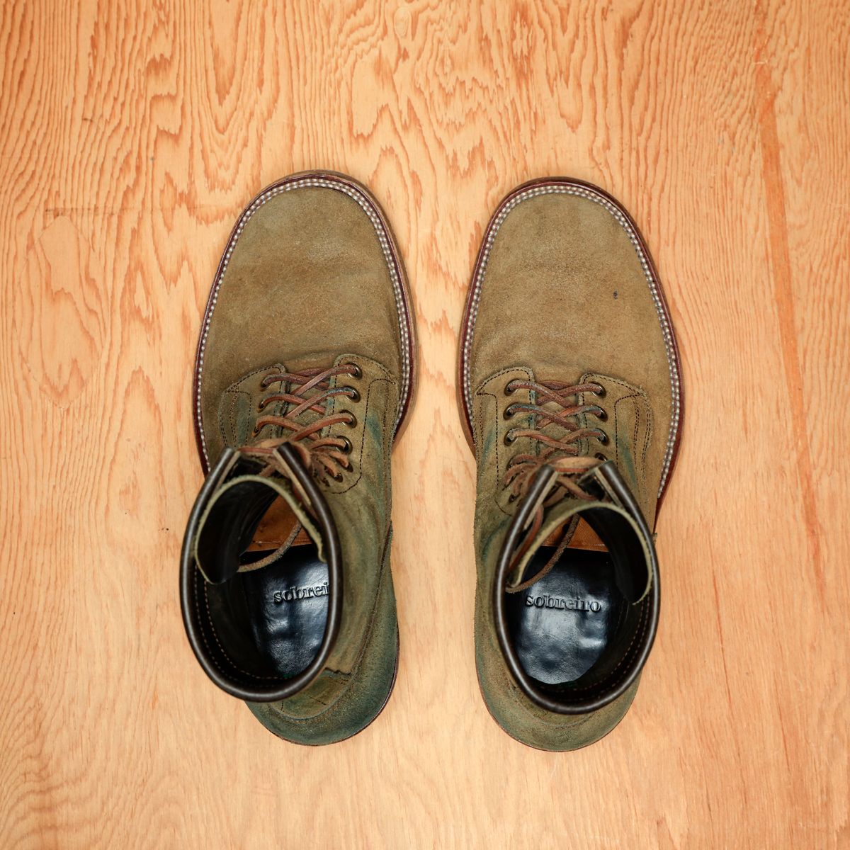 Photo by ScuffedUpKicks on February 5, 2026 of the Sobreiro Boots Estrella in Lo Stivale Natural Roughout.