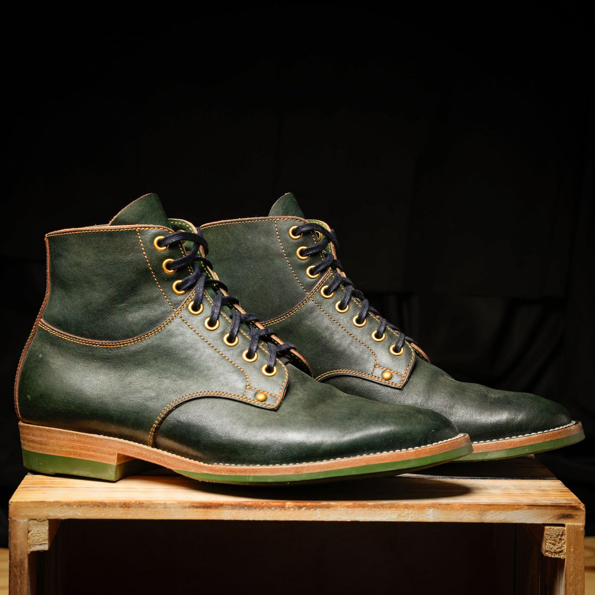 Photo by ScuffedUpKicks on November 6, 2025 of the Iron Boots x Østmo Type 1 in Maryam Dark Green Hand-Dyed Horsehide.
