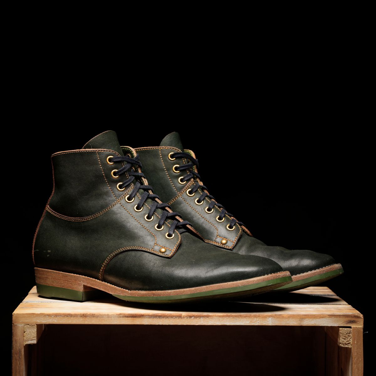 Photo by ScuffedUpKicks on March 6, 2026 of the Iron Boots x Østmo Type 1 in Maryam Dark Green Hand-Dyed Horsehide.