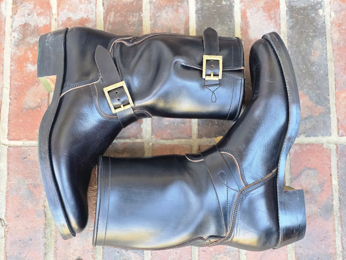 Photo by alanight on November 4, 2025 of the Fortis Boots Engineer Pandawa Last in Fortis Boots Indonesian Natural Vegtan Hand Overdye.