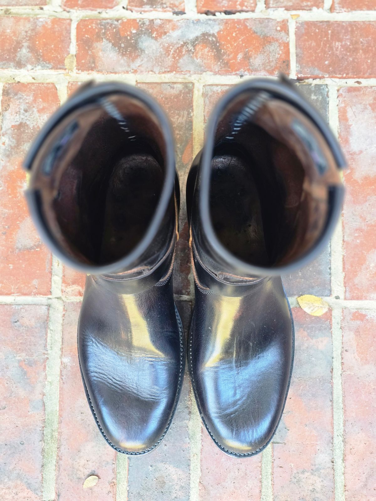 Photo by alanight on November 4, 2025 of the Fortis Boots Engineer Pandawa Last in Fortis Boots Indonesian Natural Vegtan Hand Overdye.