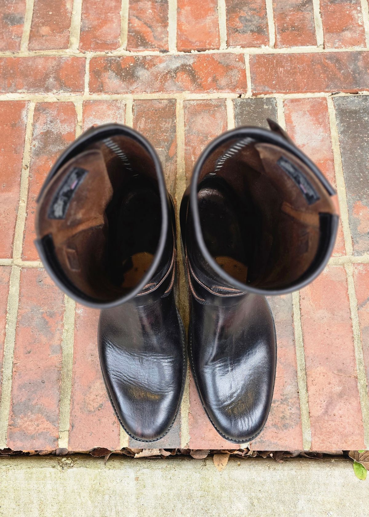 Photo by alanight on December 5, 2025 of the Fortis Boots Engineer Pandawa Last in Fortis Boots Indonesian Natural Vegtan Hand Overdye.