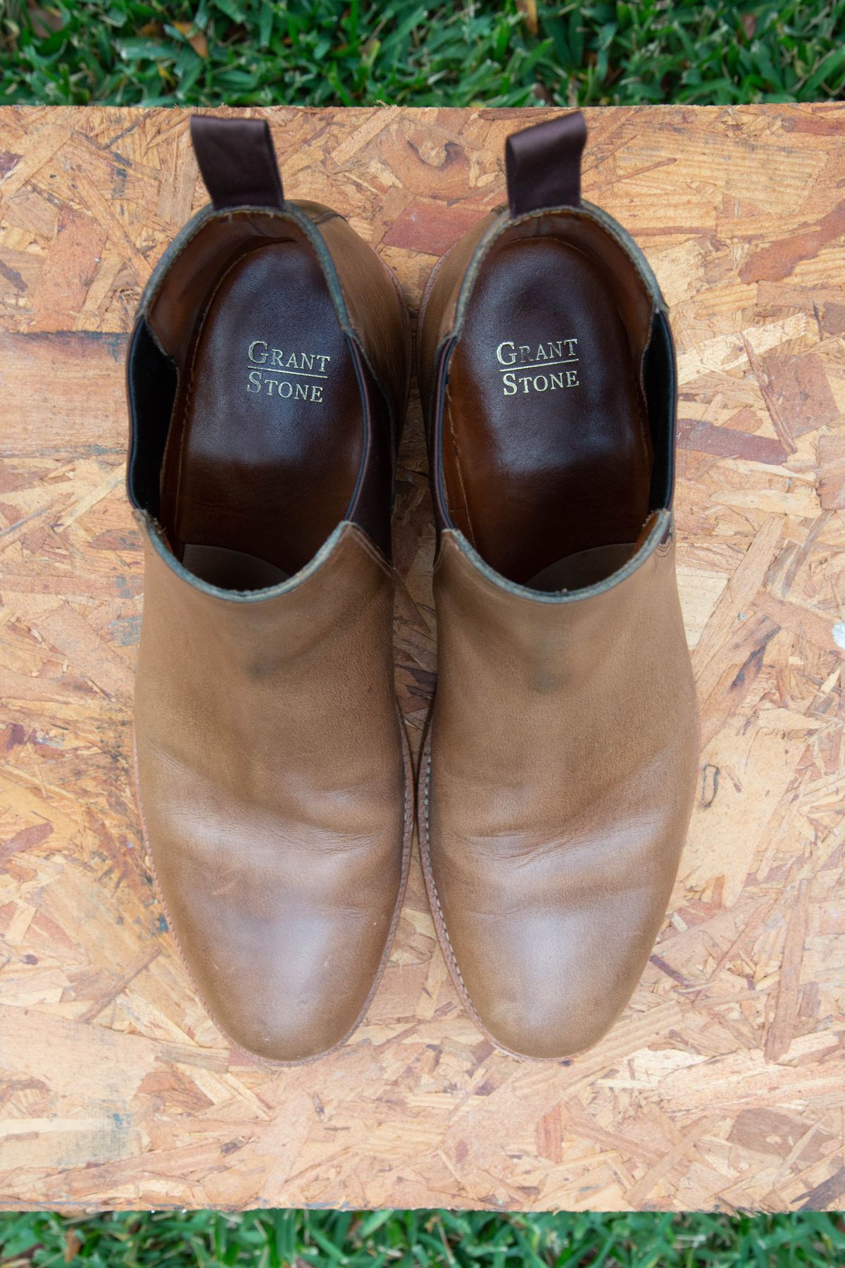 Photo by alanight on November 3, 2024 of the Grant Stone Chelsea Boot in Horween Dune Chromexcel.