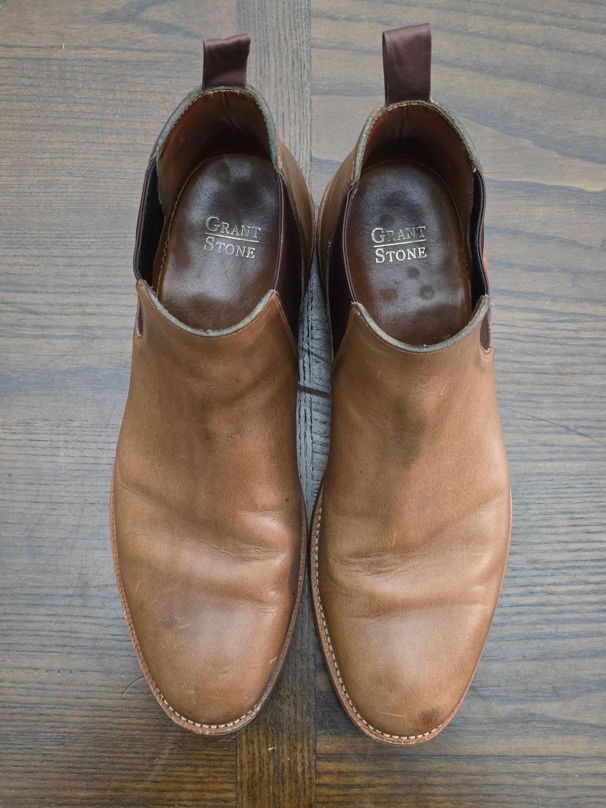 Photo by alanight on December 5, 2024 of the Grant Stone Chelsea Boot in Horween Dune Chromexcel.