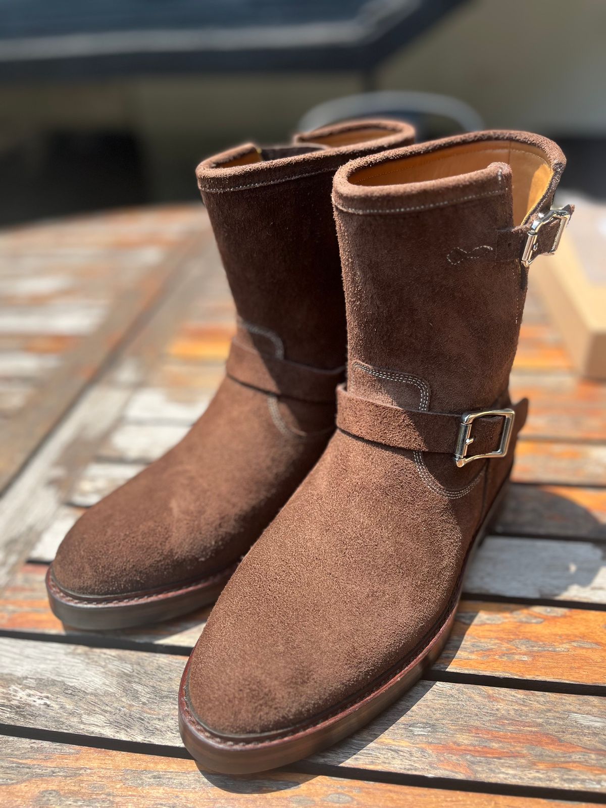 Photo by audysco on September 26, 2025 of the Junkard Engineer Boots in Indonesian Dark Brown Rough Out.