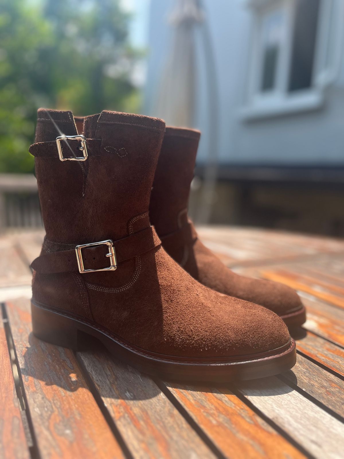 Photo by audysco on September 26, 2025 of the Junkard Engineer Boots in Indonesian Dark Brown Rough Out.
