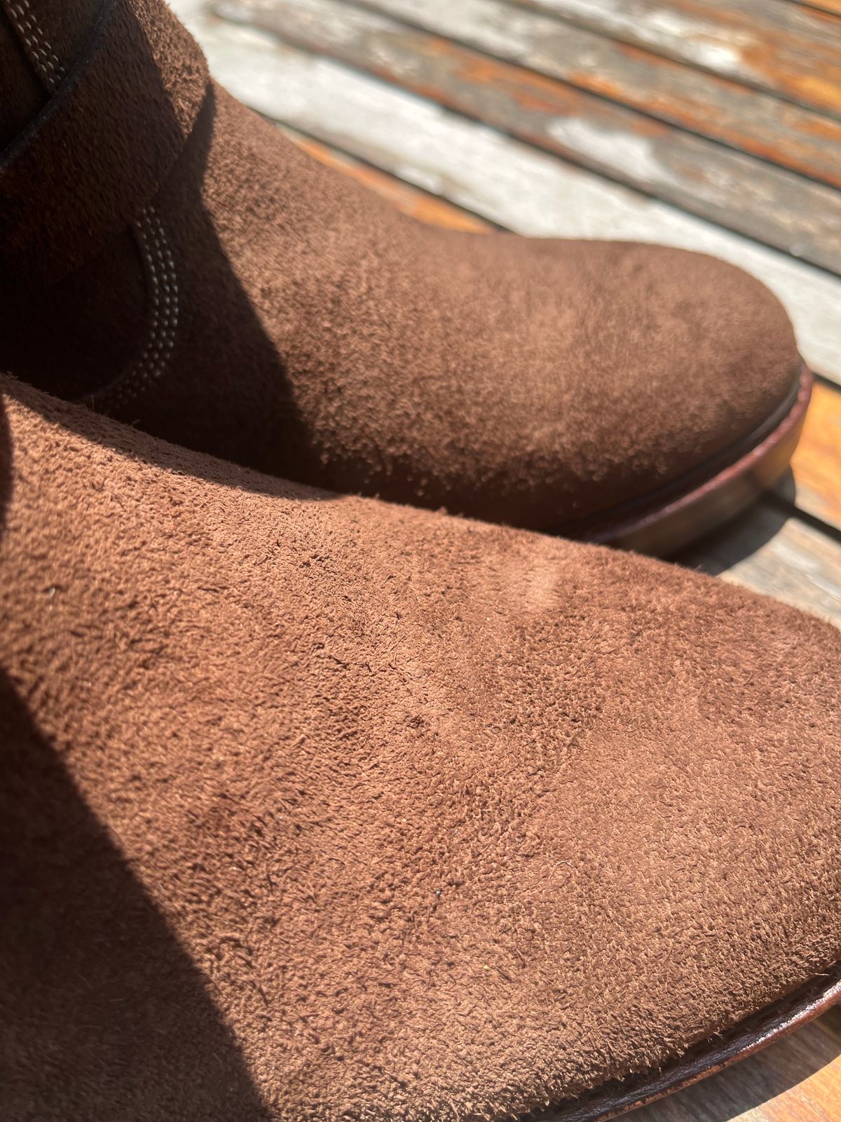 Photo by audysco on September 26, 2025 of the Junkard Engineer Boots in Indonesian Dark Brown Rough Out.