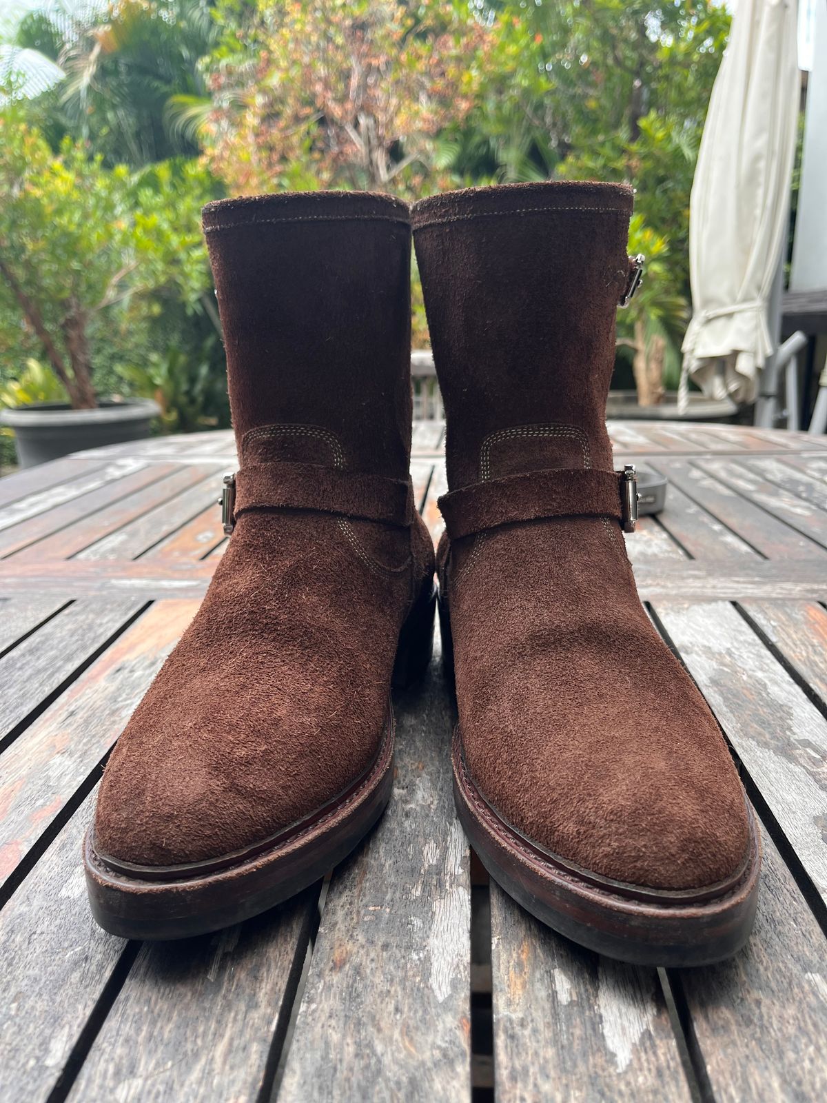 Photo by audysco on November 6, 2025 of the Junkard Engineer Boots in Indonesian Dark Brown Rough Out.