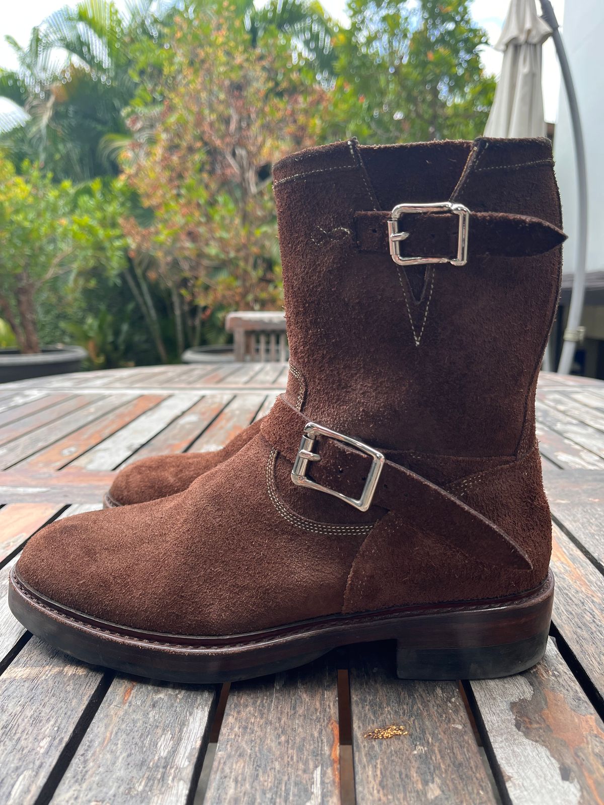 Photo by audysco on November 6, 2025 of the Junkard Engineer Boots in Indonesian Dark Brown Rough Out.