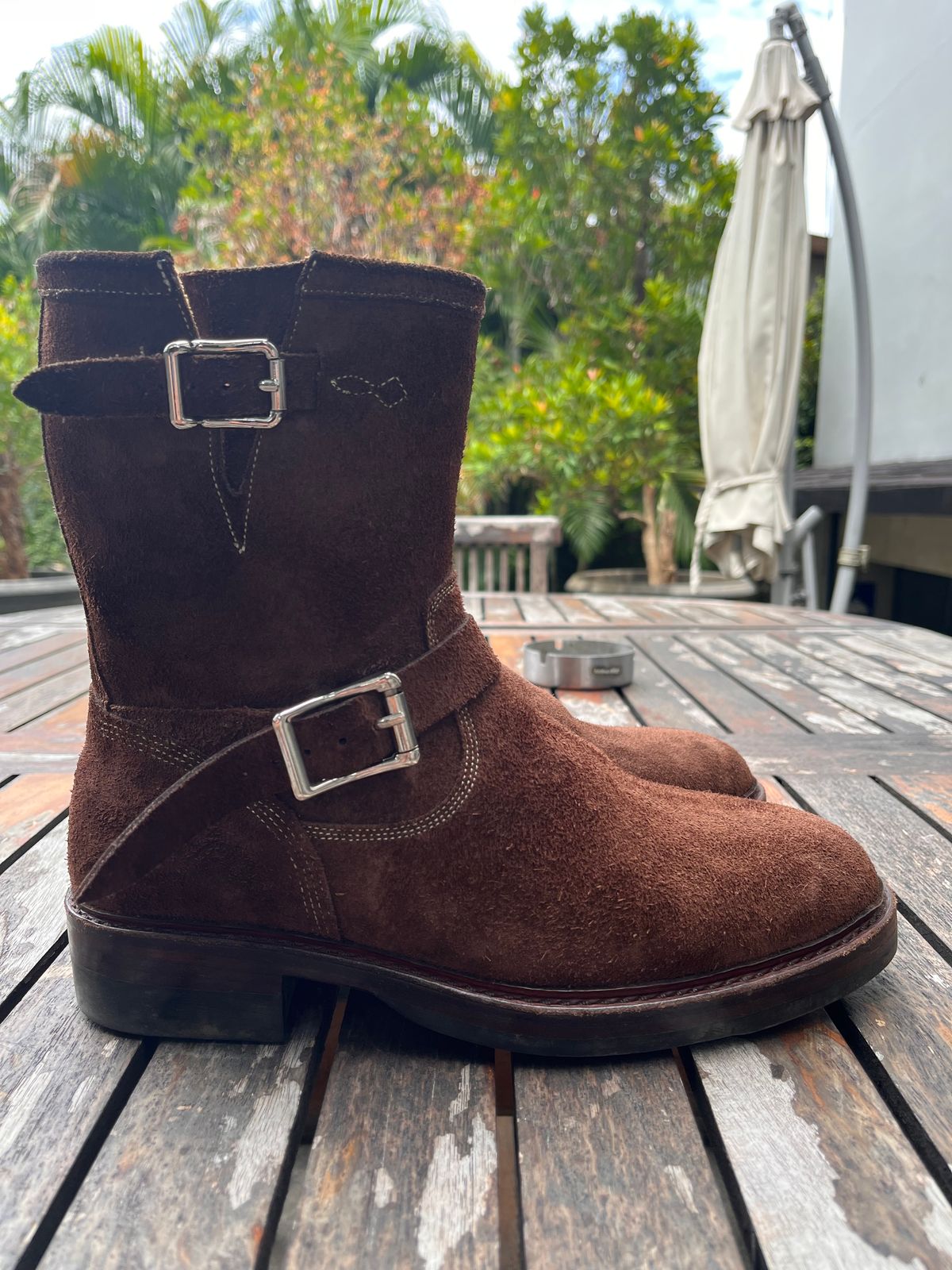 Photo by audysco on November 6, 2025 of the Junkard Engineer Boots in Indonesian Dark Brown Rough Out.