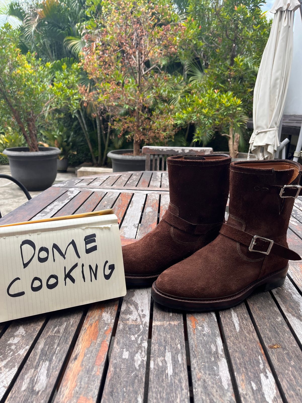 Photo by audysco on November 6, 2025 of the Junkard Engineer Boots in Indonesian Dark Brown Rough Out.