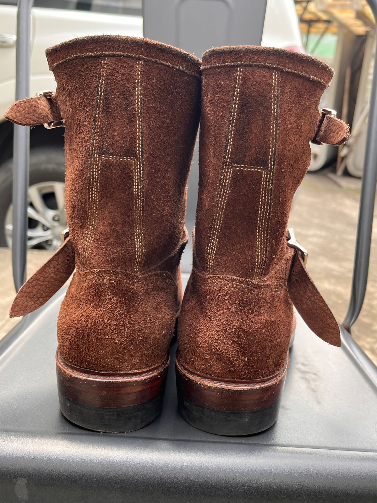 Photo by audysco on January 6, 2026 of the Junkard Engineer Boots in Indonesian Dark Brown Rough Out.