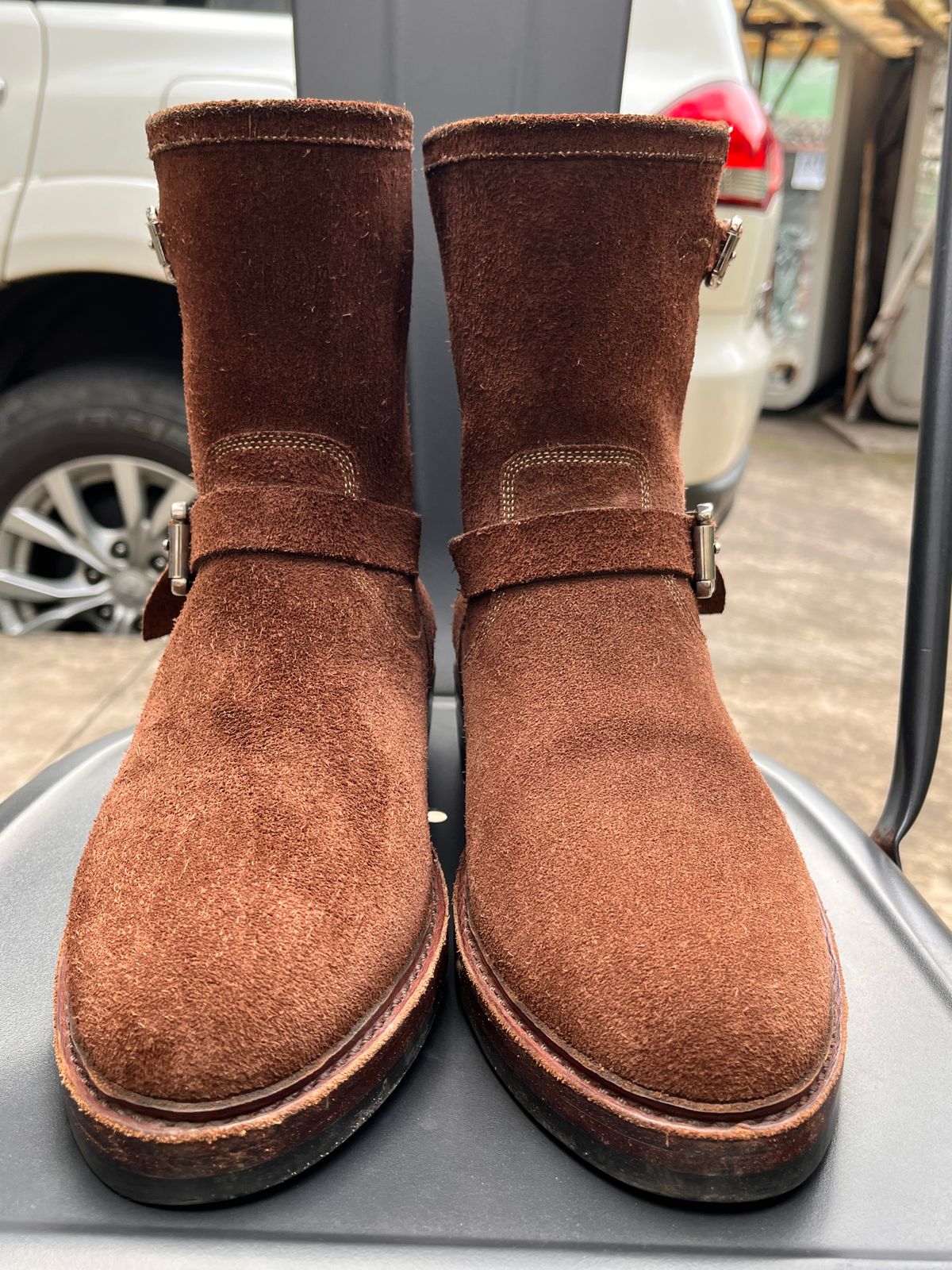 Photo by audysco on January 6, 2026 of the Junkard Engineer Boots in Indonesian Dark Brown Rough Out.