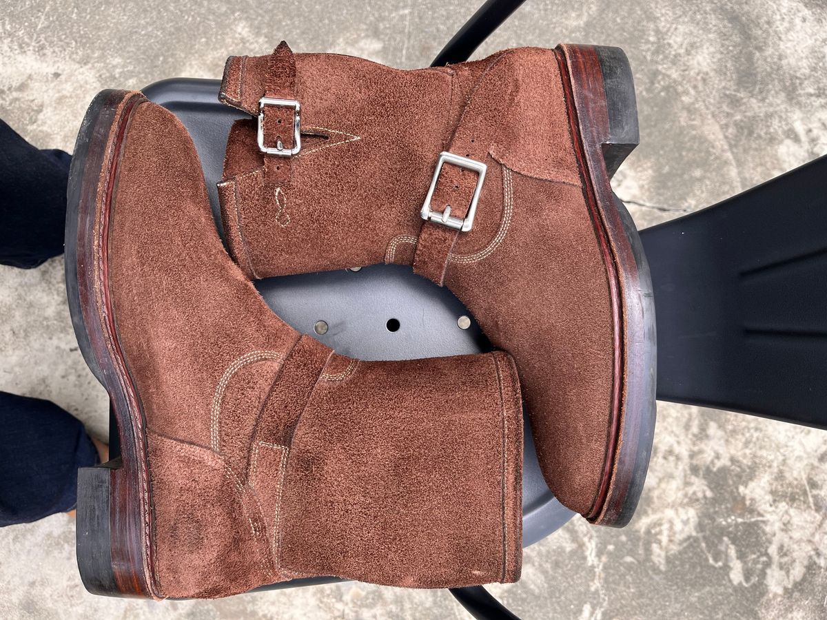Photo by audysco on January 6, 2026 of the Junkard Engineer Boots in Indonesian Dark Brown Rough Out.