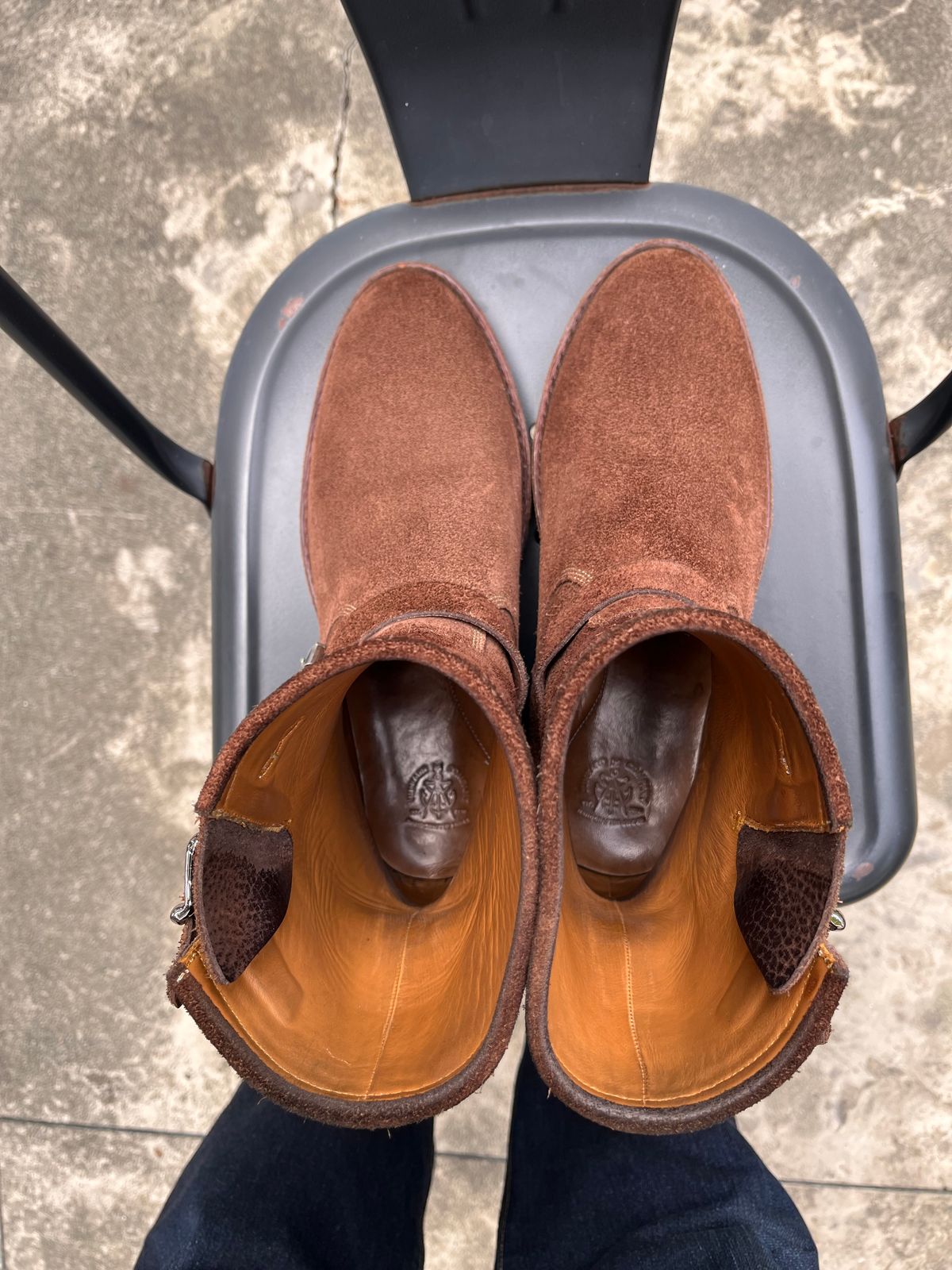 Photo by audysco on January 6, 2026 of the Junkard Engineer Boots in Indonesian Dark Brown Rough Out.