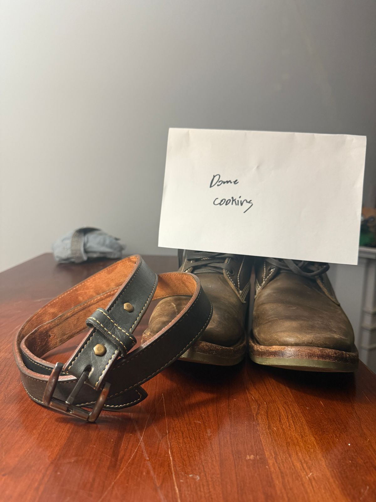 Photo by DinkyDog on November 6, 2025 of the Fields Outfitting Green Belt in Olive Argentinian Vegtable Tanned Leather.